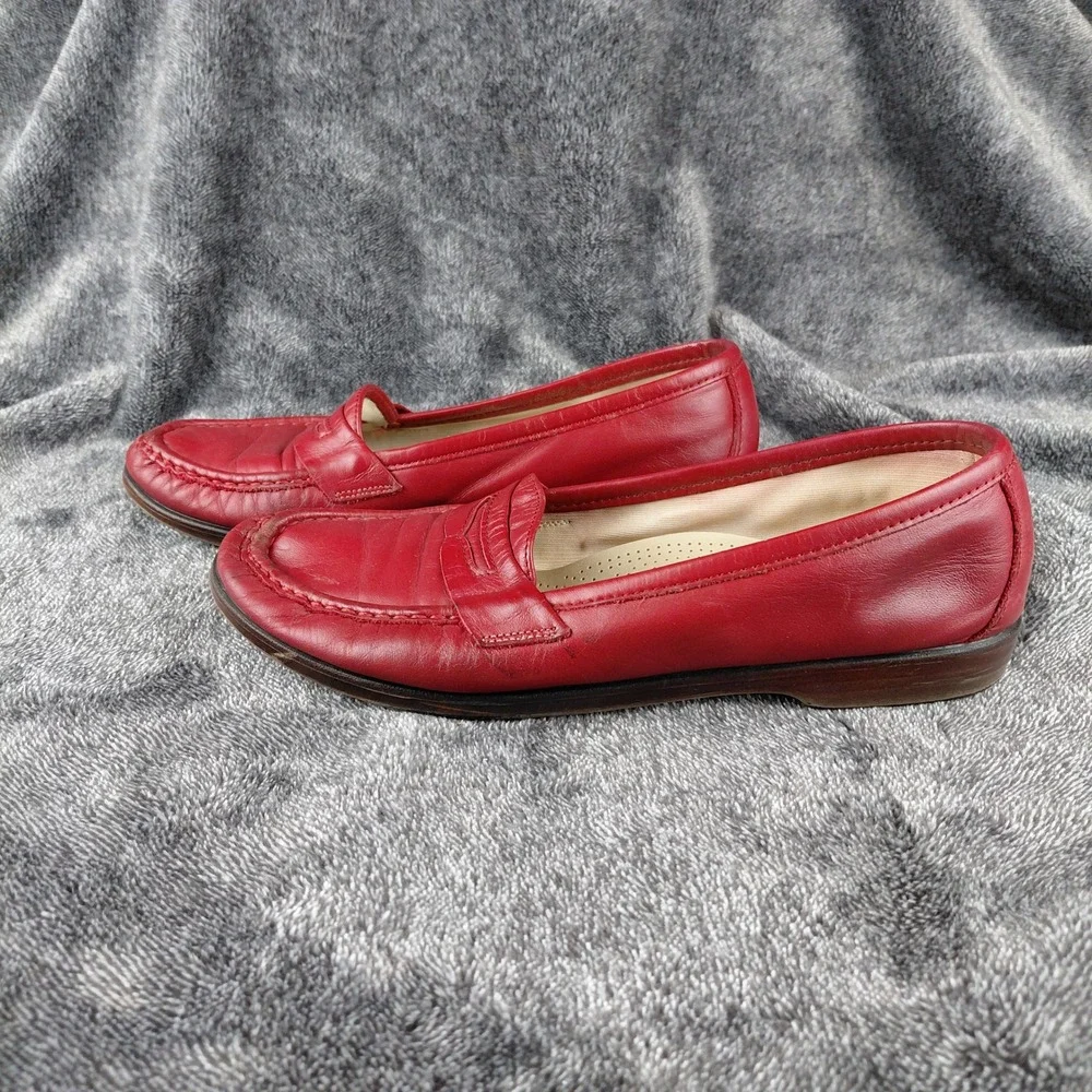 SAS women red